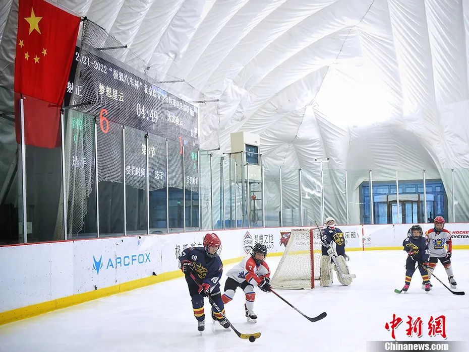 九游体育官网-冰球淘汰赛，江南玄武队与云贵闪电队强势横扫，VAR改判成焦点！定海神针仍在的简单介绍