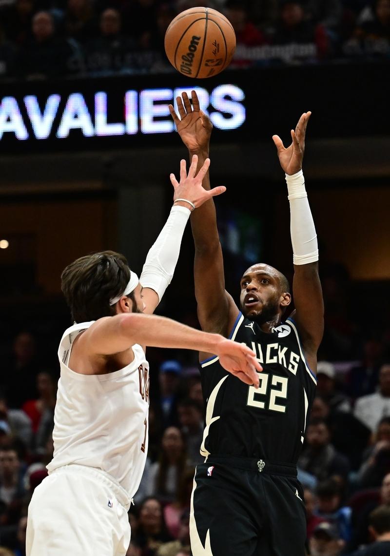 九游体育app-密尔沃基雄鹿发布备战花絮，今晨临场应变，法国杯任务艰巨，年轻球员得到机会的简单介绍